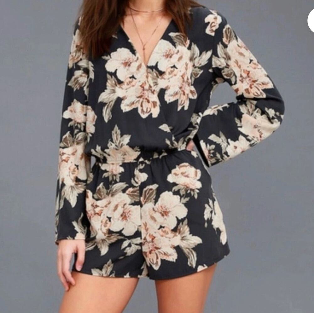 336 Lulus Black Floral Long Sleeve Romper – Size Medium